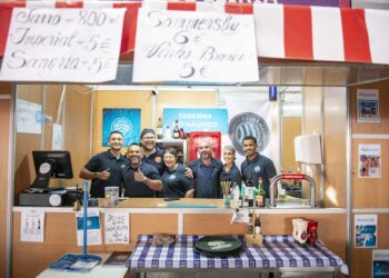 Voluntários vestem a camisola numa festa sem “doutores” e “engenheiros”