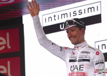 João Almeida ganha etapa e sobe ao segundo lugar na Volta a Itália