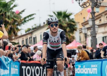 Giro: João Almeida cai para terceiro da geral após 18.ª etapa ganha por Filippo Zana