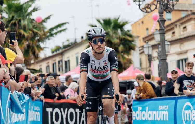 Giro: João Almeida cai para terceiro da geral após 18.ª etapa ganha por Filippo Zana