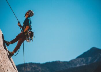 Núcleo de Espeleologia de Leiria promove formação de iniciação de escalada