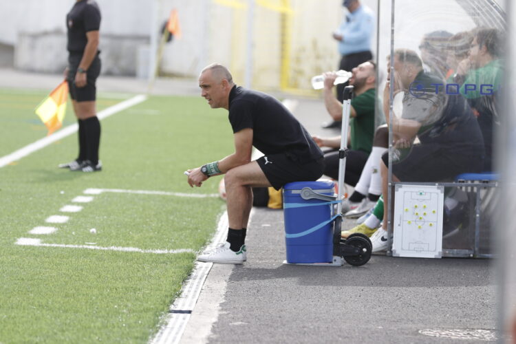 Treinador leiriense faz história e leva clube dos Açores à 1.ª divisão de juniores