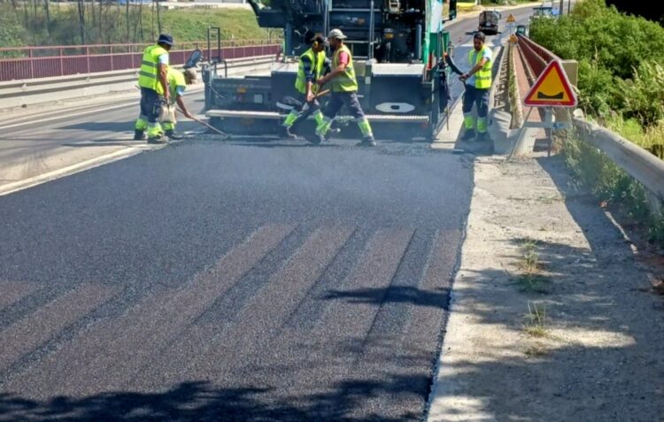 Pavimentação de algumas zonas degradadas do piso do troço do IC2 avança para Pombal