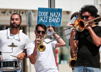 Esquininhas. Seis horas de concertos nas ruas da Nazaré