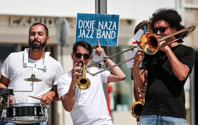 Esquininhas. Seis horas de concertos nas ruas da Nazaré