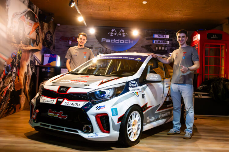 Dupla de pilotos leirienses em estreia no troféu FPAK Júnior Team