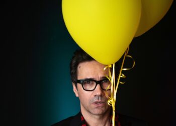 David Fonseca. “Paranoia” é a primeira de uma série de canções inéditas que assinalam 25 anos de carreira