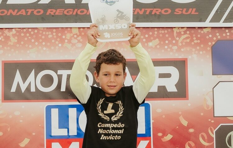 Piloto de Porto de Mós conquista título de campeão nacional em motocross