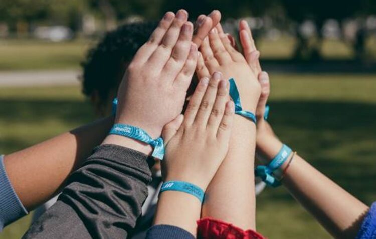 Programa Estou AquiI! Crianças já atribuiu 500 mil pulseiras desde 2012
