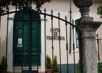 Presidente da Junta da Marinha Grande terá contratado seguro a elemento do seu executivo