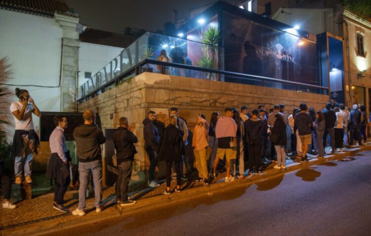 Responsáveis da discoteca Mandarim consideram fecho do espaço um “excesso”