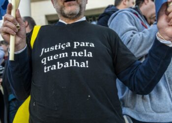 Funcionários judiciais de Leiria pedem ao Governo respeito e valorização