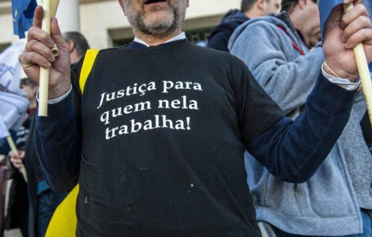 Funcionários judiciais de Leiria pedem ao Governo respeito e valorização