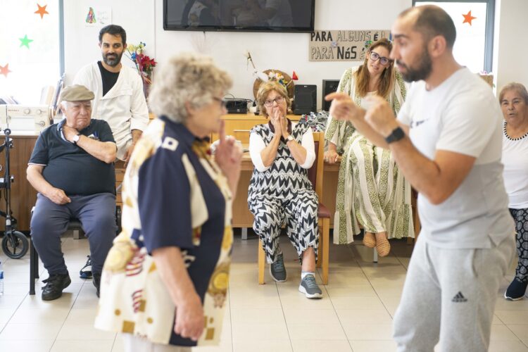 Novos Ventos. “Chamo-me Fred. Estou aqui com vocês para criarmos uma peça de teatro numa semana”
