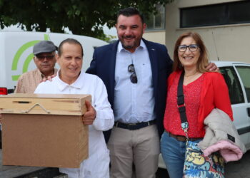 Apicultores de Ourém recebem colónias de abelhas para retomar actividade