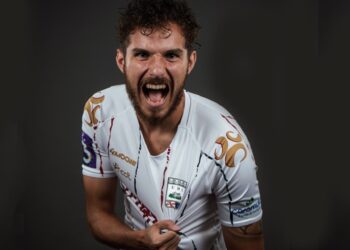 Denis troca Leiria pelo Varzim