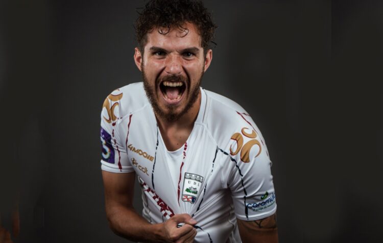 Denis troca Leiria pelo Varzim