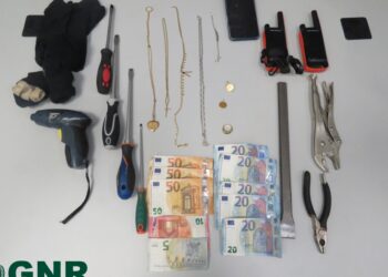 GNR de Pombal detém na Maia três suspeitos de furtos em residências