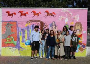 Alunos do Agrupamento de Escolas Fernão do Pó criam mural sobre “As quase aventuras de Adriana…”