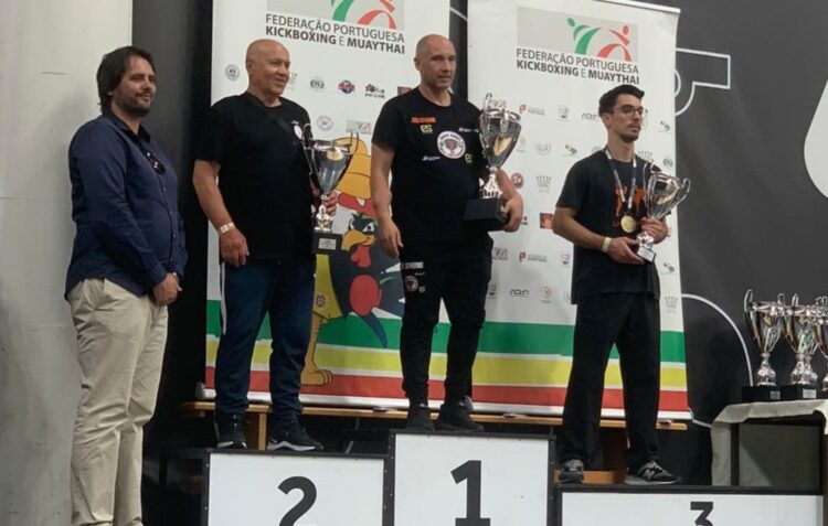 Atletas levam para Leiria títulos de campeões nacionais de kickboxing