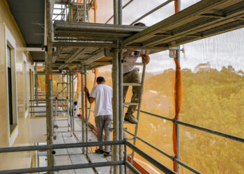 Sem dinheiro nem regras, condomínios levam parque imobiliário à degradação