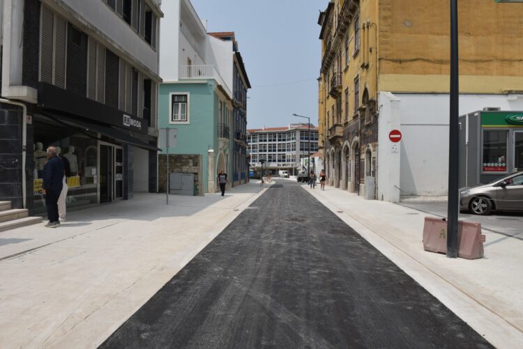 Rua Mouzinho de Albuquerque, em Leiria, reabre ao trânsito esta terça-feira