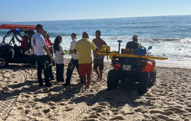 Homem morre após sentir-se mal quando tomava banho na praia da Nazaré