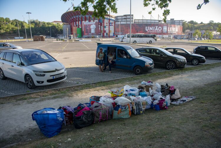 Sem espaço físico, Leiria Solidária faz doações na rua