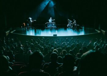 Surma e Casota Collective apresentam sessão de concerto ao vivo de novo disco “alla”