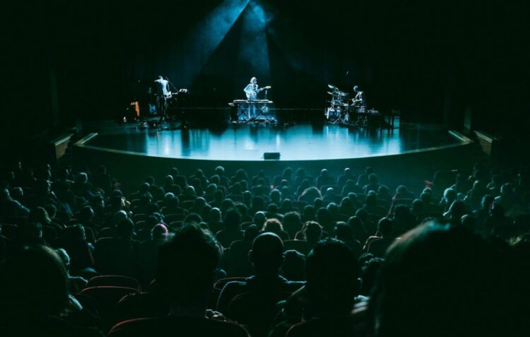 Surma e Casota Collective apresentam sessão de concerto ao vivo de novo disco “alla”