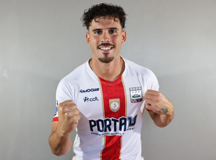 Vasco Oliveira transferido a título definitivo para a União de Leiria