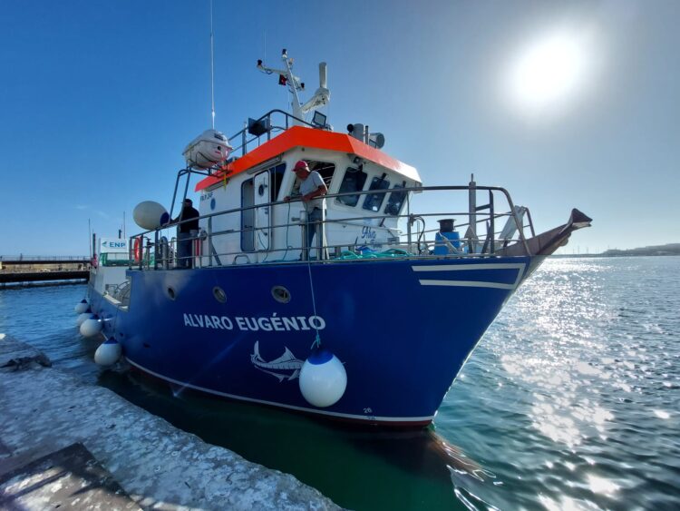 Estaleiros Navais de Peniche constroem embarcação para mercado angolano