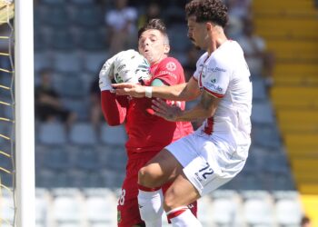 União de Leiria estreia-se com um empate em Paços de Ferreira