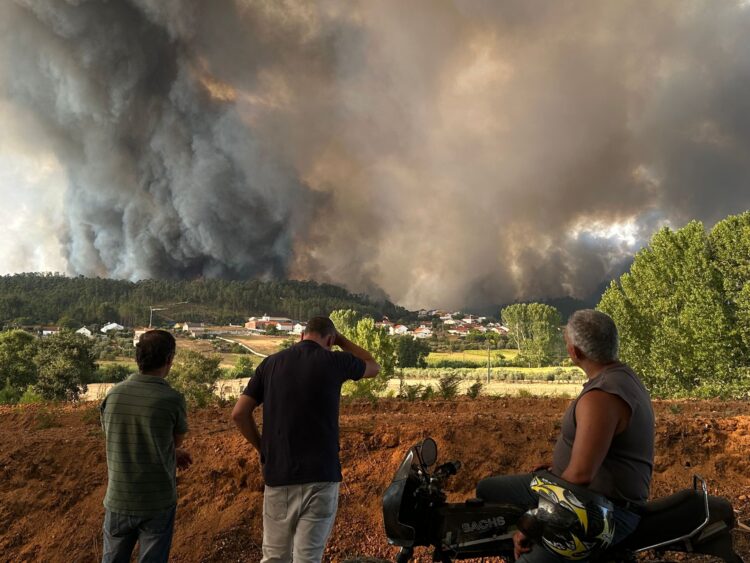 Incêndio do Arrabal aproxima-se dos Cardosos, Caldelas e Pereiras (ACTUALIZADA)