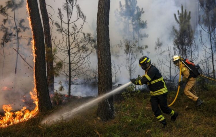 Noite não trouxe alívio no fogo de Ourém