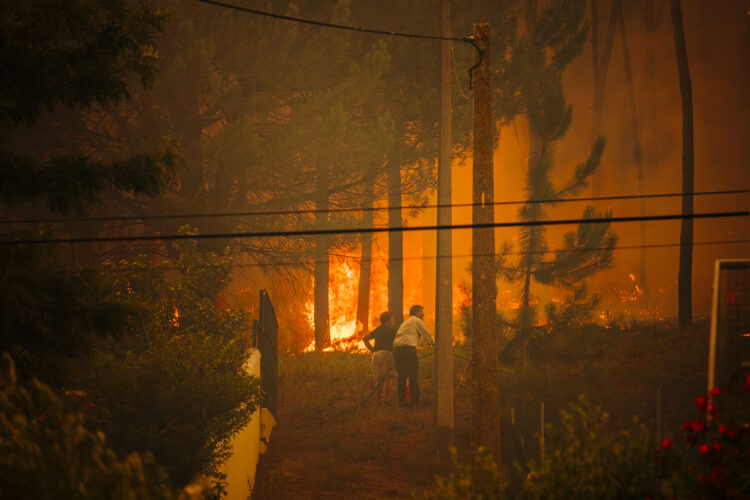 Incêndio da Caranguejeira em fase de resolução cerca de sete horas depois