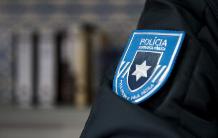 Prisão preventiva para homem detido quando assaltava loja em Pombal