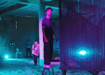 O mundo empresarial como palco. Rosários 4 e o fio condutor entre a Manufatura e a arte performativa