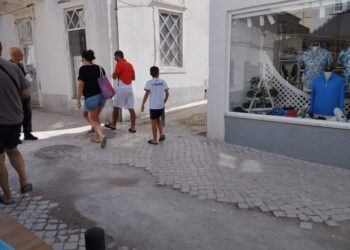 Obras na rua Sub-Vila levam comerciantes da Nazaré ao desespero