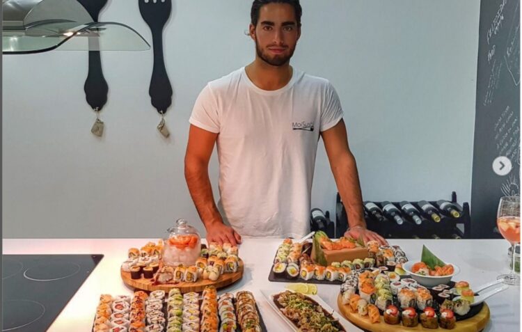 Sentar com amigos no sofá e deixar o chef fazer magia na cozinha lá de casa