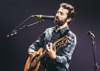Tiago Bettencourt com as filarmónicas de Leiria a festejar 20 anos de carreira