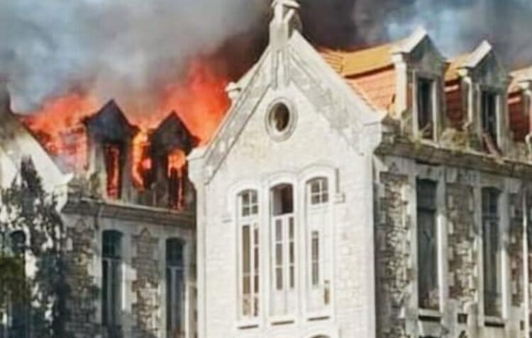 Bombeiros combatem incêndio nos Pavilhões do Parque das Caldas da Rainha