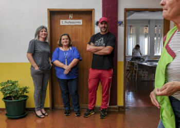 Sem falta de professores, escolas reclamam por funcionários