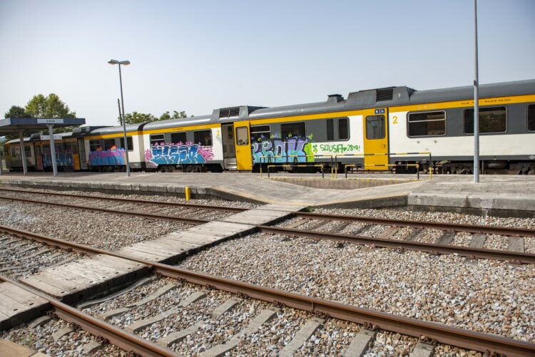 Iniciativa Liberal promove debate sobre ferrovia, habitação e educação em Leiria