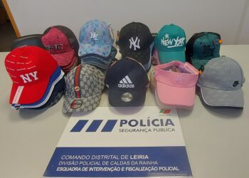 Bonés apreendidos em operação contra a contrafacção em Caldas da Rainha