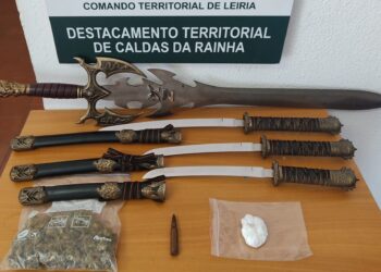 Armas e droga apreendidas pela GNR em Peniche