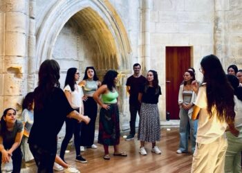 O encontro entre Ece Canli e as Ninfas do Lis escuta-se hoje na Igreja da Pena