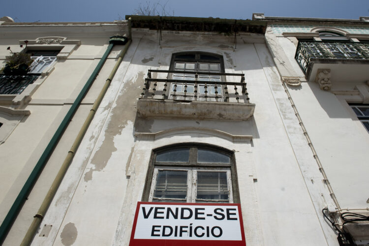 Redução da prestação por dois anos abrange créditos contraídos até Março