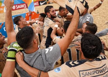 André Lourenço, Jordan Santos, Rúben Brilhante e Alexandre Batista são campeões de futebol de praia