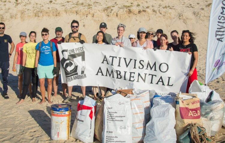 Em duas horas, voluntários retiraram 112 quilos de lixo da Praia do Samouco